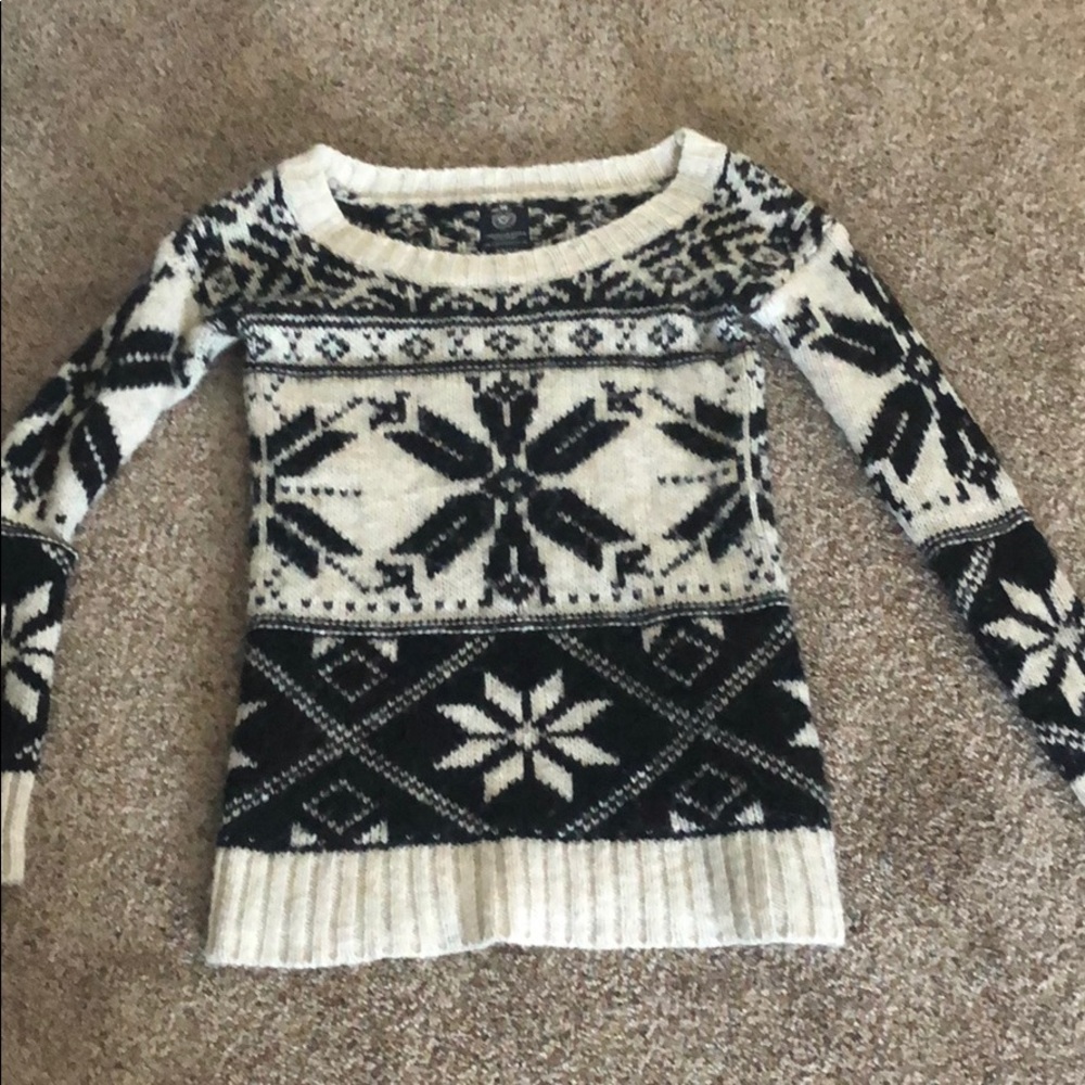 American Eagle cream and black argyle sweater.